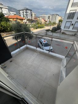 Finike İlköğretim Okulunun Hemen Yanında 1+1 Satılık Daire