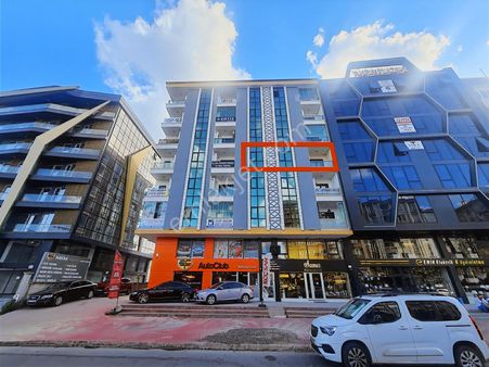 Canik'te Caddeye Cephe Perzel Plazada Satılık 1+1 Ofis