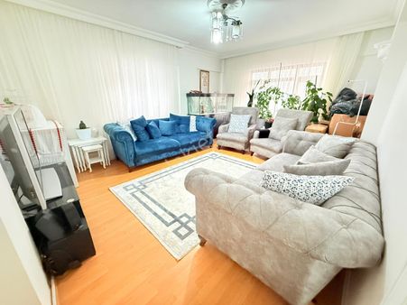 Natoyolu Cadde Dibi Çift Balkonlu Ara Kat 3+1 Satılık Daire !