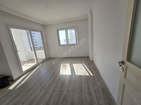 Mithatpaşada 3+1 175m2 Ç.b G.odalı Gdk