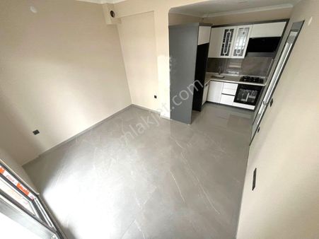 Akçay'da💥aygül Farkı İle💥 Sıfır Doğalgazlı Geniş Balkon Ve Çift Asansörlü Fırsat 1+1 Satılık Daire