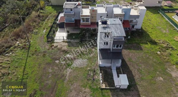 İzmir Dikili Onurkent Sitesi'nde Satılık Köşe Arsa