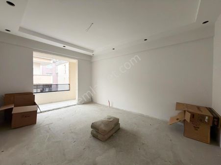 Salih Emlak 'tan Güney Cephe 2+1 Sıfır 3.kat Lüks Daire