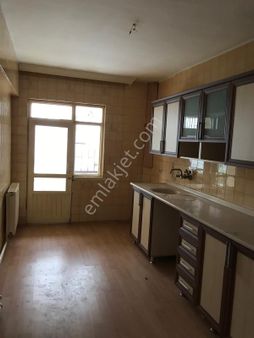 Subayevlerınde 3+1 Bahce Katı Satılık Daıre