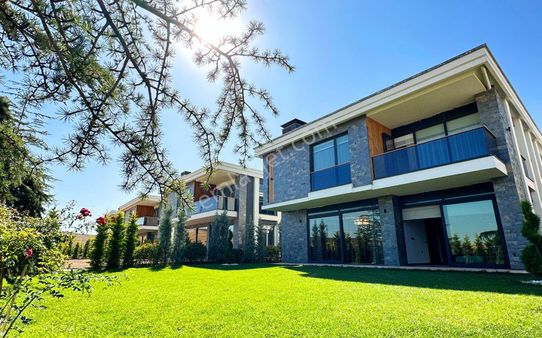Pursakların Mehmet Zengin'den Site İçinde Kapalı Oto Parklı Bahçeli Villa 2 Kat 4+1 Şık Modern