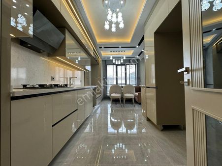 Pursaklar Mehmet Zengin Emlak'tan Kapalı Otoparklı Sitede 9. Kat 4+1 Ultra Lüks Hastane Yakını