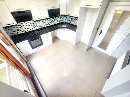 Burhaniye Bahçelievler'de Aygül'den Ön Cephe Ayrı Mutfak Doğalgazlı Geniş Balkonlu 3+1 Satılık Daire