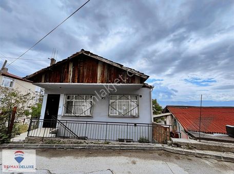 Erenler'de Müstakil 2 Katlı Arsası İle Birlikte Satılık Bina