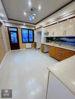 Işık Gayrimenkul'den Rabia Ana'da 4+1 Kiralık Daire