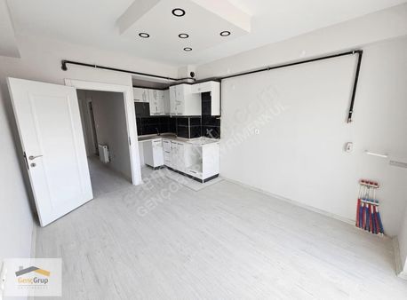 *genç Grup* 71 Evler Kafkas Cad Yakını Balkonlu Kullanışlı 1+1