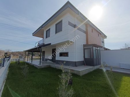 Taş Emlak'tan Küçükköyde 3+1 Sıfır Villa