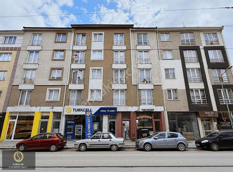 Sarılar Gm'den Birlik Caddesi Üzeri Arakat Asansörlü 2+1 Satılık