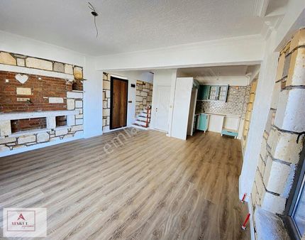 Avşa Adasında 3+1 Site İçinde Satılık Taş Villa