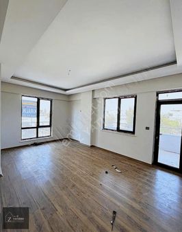 Tramvay Yolunda Alışveriş Merkezi Civarında Kiralık Lüks Daire