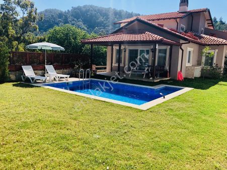 Muğla Elmalı'da Doğa İçinde Havuzlu Villa