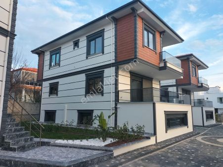 Taş Emlak'tan Sarımsaklıda 4+1 Site İçinde Villa