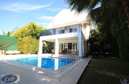 Fethiye Hisarönü'de Merkezi Konumda Satılık Havuzlu 3+1 Villa