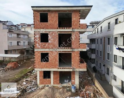 Sırasöğütler Mahallesinde Marmaray Durağına Yakın 2+1 85m2 Giriş