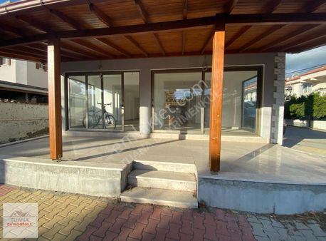Tuana Emlak'tan Gülpınar'da 195 M2 Kiralık Dükkan