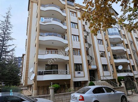 Lg'den Cumhuriyet Mahallesi Merkezi Konumda 4+1 Arakat Daire