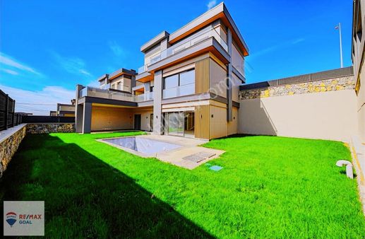 Remax Şirvan'dan Akasya Country'de Luxury Villa