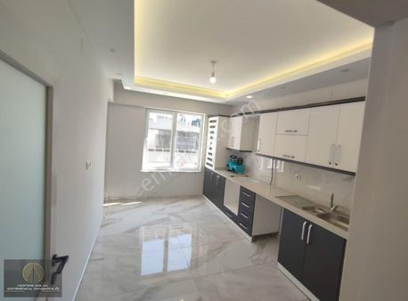 Yeditepe Emlak'tan İlçe Sağlık Müdürlüğü Yakını Lüx Yapılı 2+1!