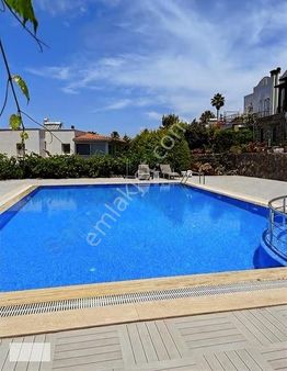 Yalıkavakta Denize Yakın Havuzlu Site İçi 4+1 Müstakil Eşyalı