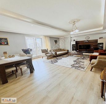 Bahçeşehir Lokasyonunda 3+1 120 M2 Satılık Arakat Daire