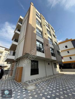 Yeniköy Merkezde Satılık 1+1 Geniş Daire