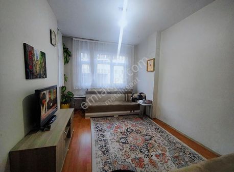 Küçükçekmece Tepeüstünde Satılık 90.m2.daire.2+1-2.250.000.tl