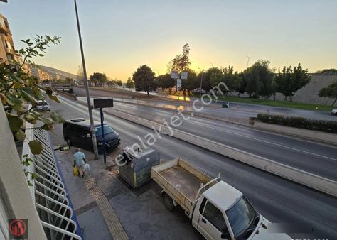 Balçovada Metro Yakını Anayol Üzeri D. Gazlı Kiralık 3+1 Daire