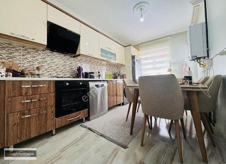 *rs'den* Merkezi Konumda Kat'da Şık Tasarımlı Geniş 2+1 Daire