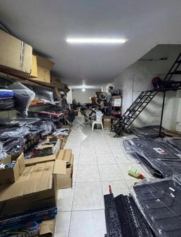 Kelveli Caddesi Üzerinde Müşterisi Oturmuş Oto Aksesuar