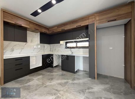 Koçarlar Suite'de Havuzlu Site İçi Sıfır 3+1 Arakat Daire