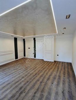 Altıkat Gayrimenkul'dan Satılık 2+0 Cadde Üzeri Daire