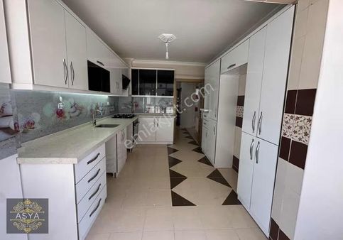 Yayla Mahallesinde Yeni Bina Full Yapılı Asansörlü Ara Kat 3+1