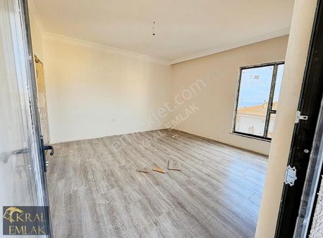 Çuhallı Çarşısında Denize Yakın Ayrı Mutfaklı 2+1 Satılık Dairel