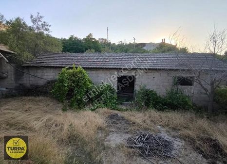 Aydın Efeler'de Otobanın Dibinde Satılık Bahçeli Kargır Ev