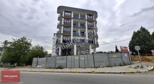 Cumhuriyet Mah.cadde Üzerinde İyi Konum Fırsat 2+1 Satılık Daire