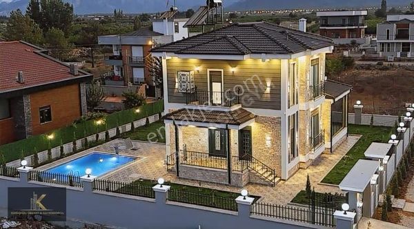 Yeniköyde Ultra Lüxs Havuzlu Satılık Villa