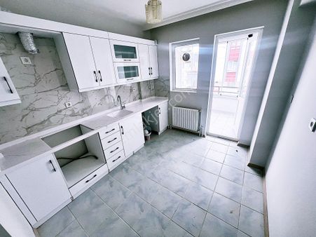 Cihandan Şehit Kubilayda Özlem Cadde Paraleli Satlık Yapılı 3+1