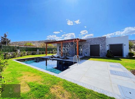 Bodrum Gündoğan'da Müstakil Havuzlu Yıllık Kiralık Villa