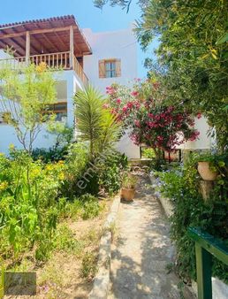 Denize Yakın, Sosyal Tesisli 3+1 İkiz Villa