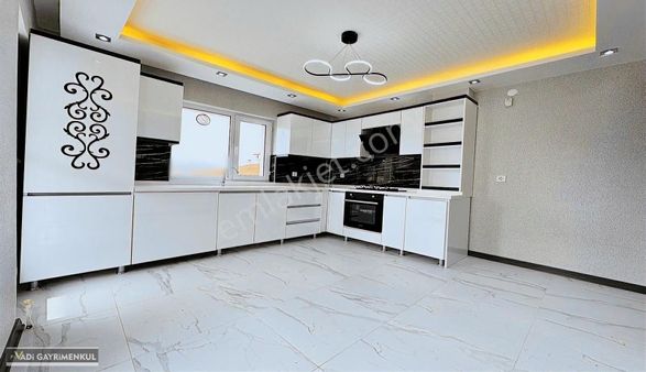 Vadi'den Hisarda Sıfır Ara Kat İskanlı Yapılı Ç.banyo Geniş 4+1