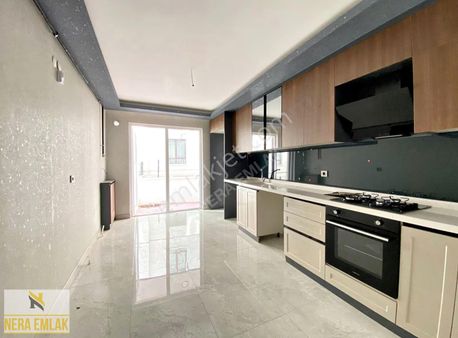 Yeni Bina Cadde Üzeri Balkonlu 2+1 Kiralık Daire