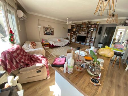 Karşıyaka Nergiz Mah.de 3+1 120m2 Dgazlı Ayrı Mutfak Arakat Asansörlü Bakımlı Kiralık Daire