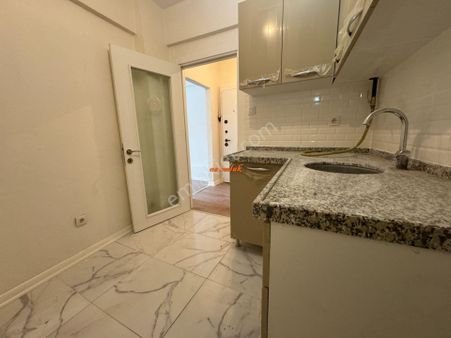 As Emlaktan 3+1 Cadde Üzeri Bağlarbaşı Metro Yakını Y.giriş Daire