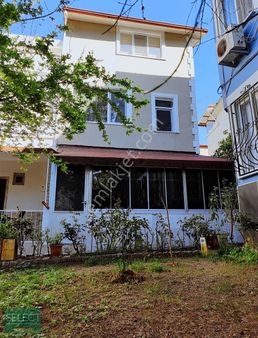 Select Gayrimenkul'den Armutalan'da Havuzlu 4+1 Bitişik Villa