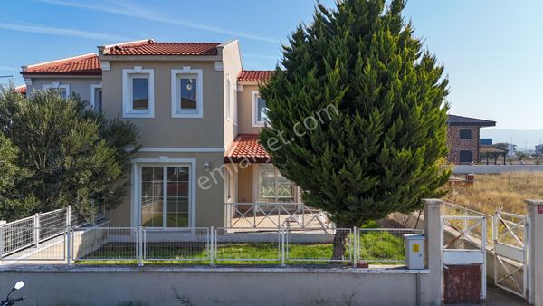 No:10 Gayrimenkul'den–ayvalık Altınova’da Denize 150m Mesafede,tam Müstakil Yatırımlık Villa Fırsatı