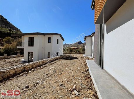 Bozburunda Acil Sıfır Resmi Yapılı 3 Adet Villa 1.040 M2 Arsa